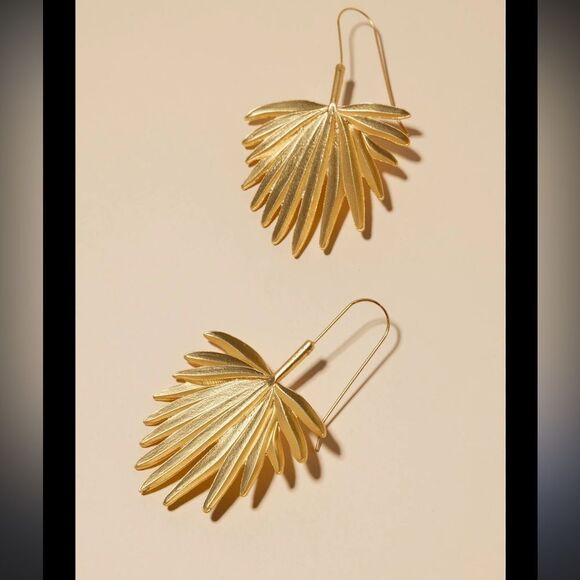 Gold Leaf Drop Earrings M428 - Picture 1 of 3